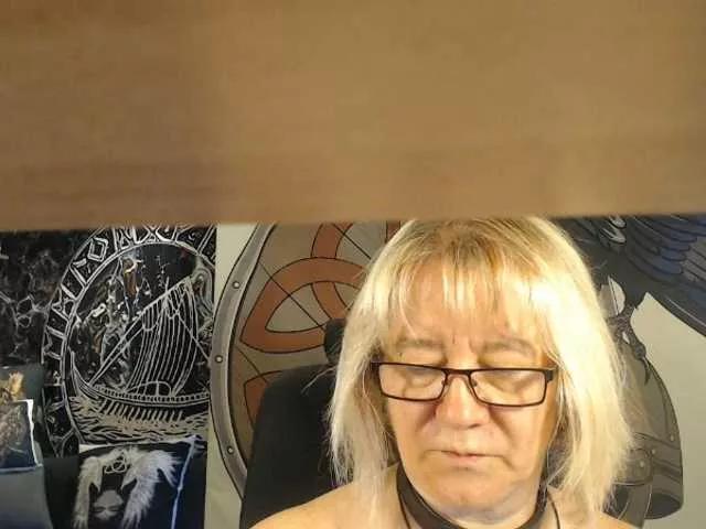 Offline 90dTitten on BongaCams