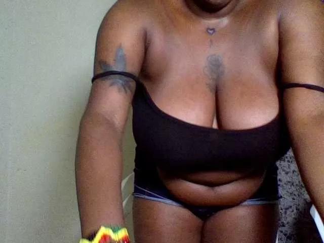 BongaCams AfroBooty is Freechat AfroBooty — being showered with tokens