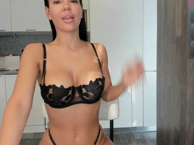 Alenaxoxo on BongaCams