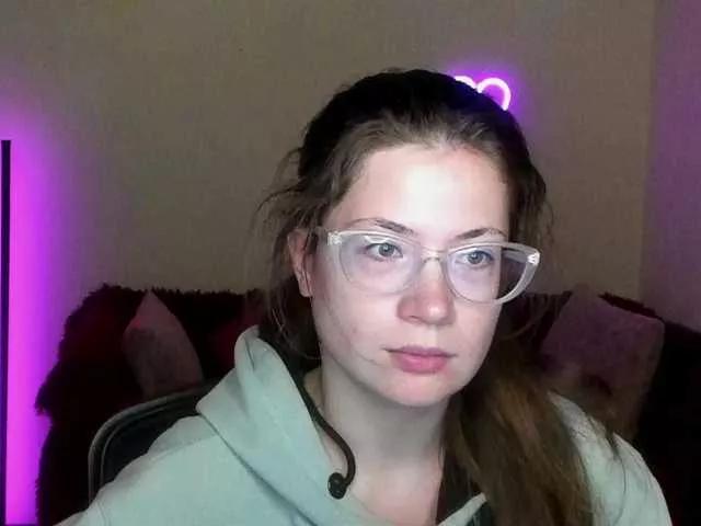 Aliciafolow009 — I love polite, kind and generous men)) If you treat me like this, then I will do everything to make you feel good with me *))