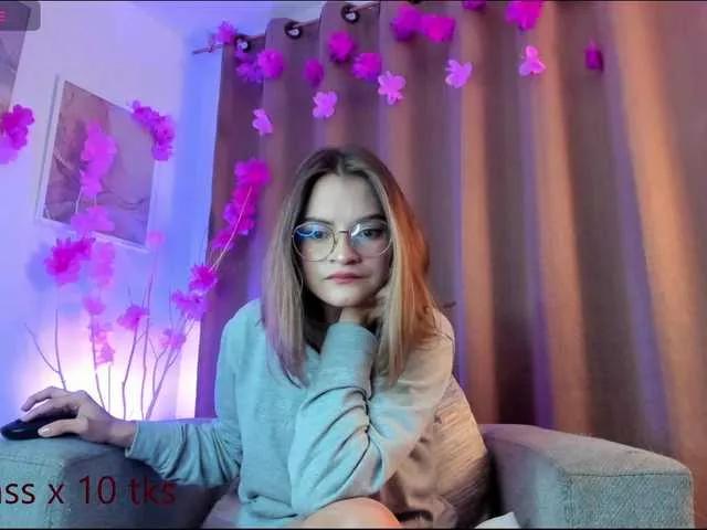 Offline Angie-Pirs on BongaCams