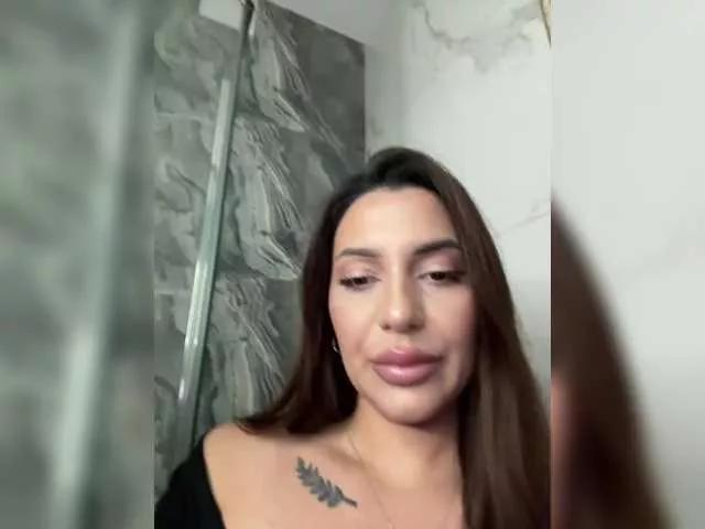 BongaCams Blackqyeen is Freechat Blackqyeen —  Confident men who take the lead
 Eye contact that says