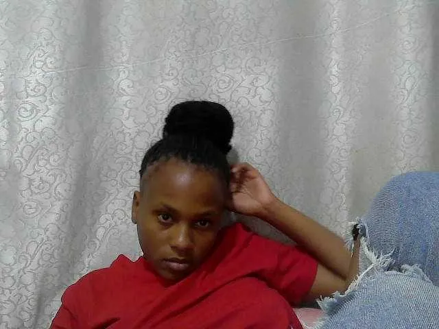 Caroldoly on BongaCams