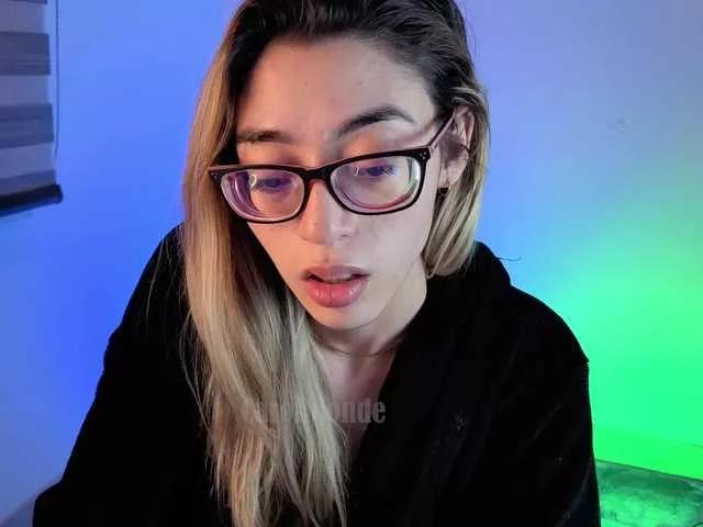 Offline Charlotte-glasses on BongaCams