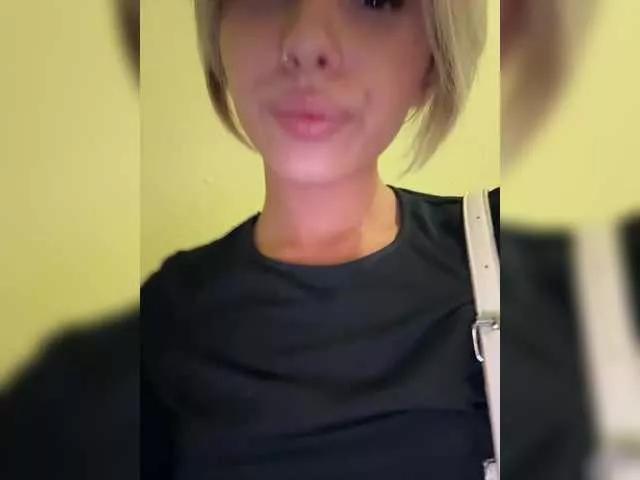 Crystal1-1 on BongaCams