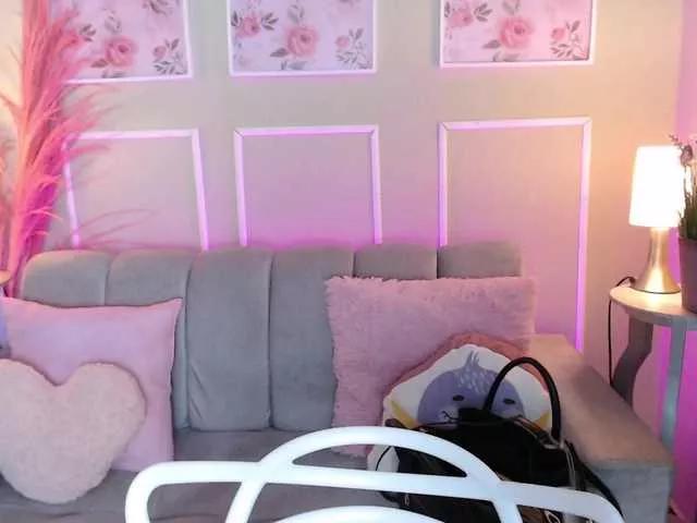 BongaCams CurlyDani is Freechat CurlyDani — I get turned on by sensual touches, slow striptease, teasing with my fingers, and sharing real pleasure. I love how my curls and smile drive your desire even higher.