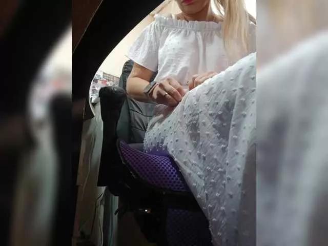 EmmiHot on BongaCams 