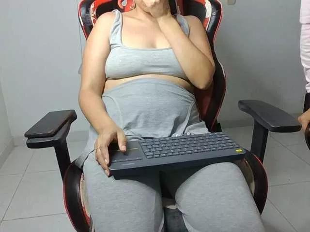 Offline Emy23Jack23 on BongaCams