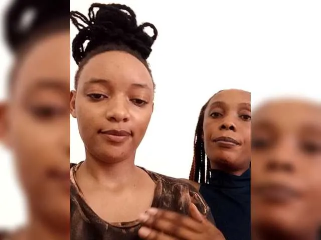 Freakyqueens — kissing