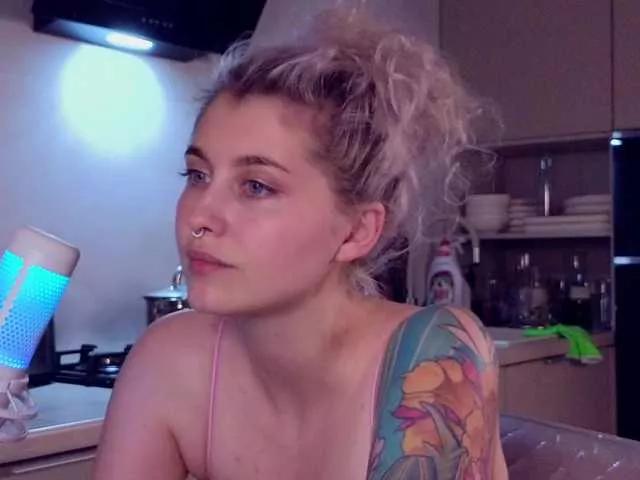 Offline HoneyCherry on BongaCams