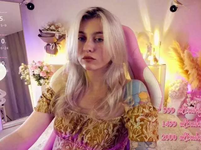 Offline HoneyCherry on BongaCams