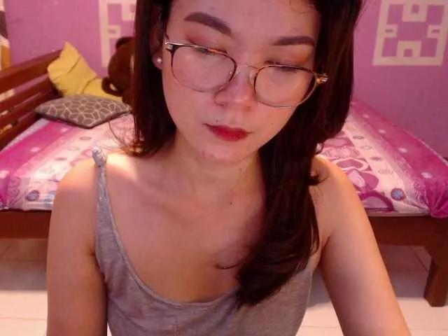 Offline HottieAnne on BongaCams