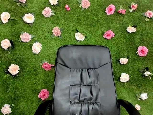 Offline HugeTittiess on BongaCams