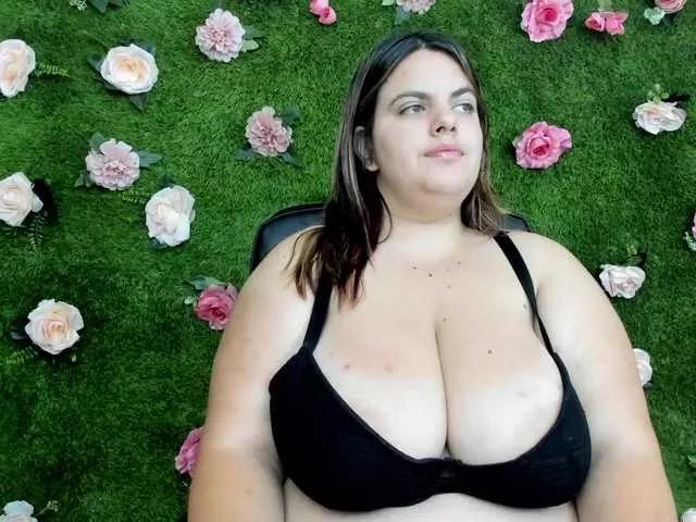 Offline HugeTittiess on BongaCams