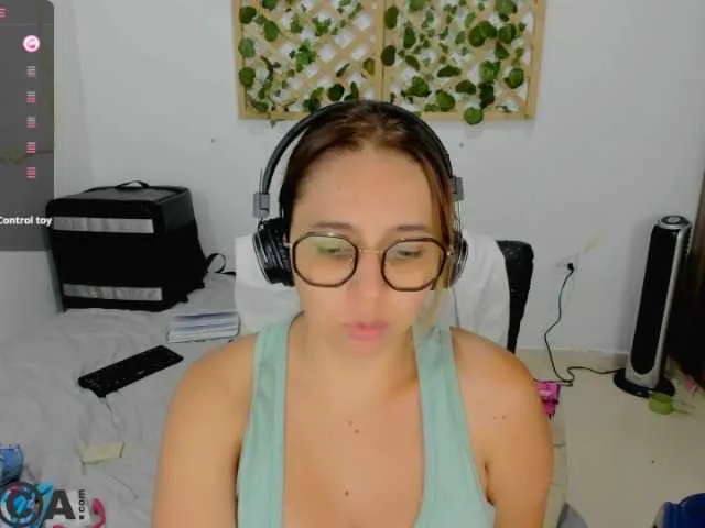 isabelasweet — Reaching my goal of @total tokens cumWe have collected @sofar tokens.Only @remain tokens cum