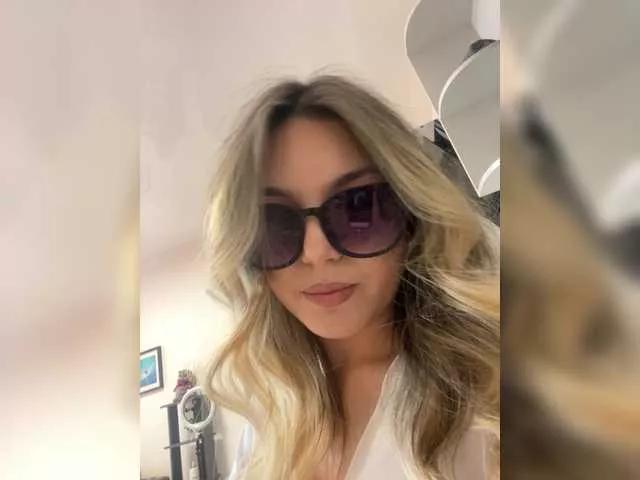 Offline JULIE21 on BongaCams