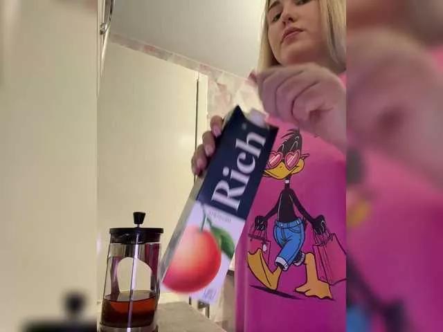 BongaCams KateMid is Freechat KateMid — smart, beautiful, generous