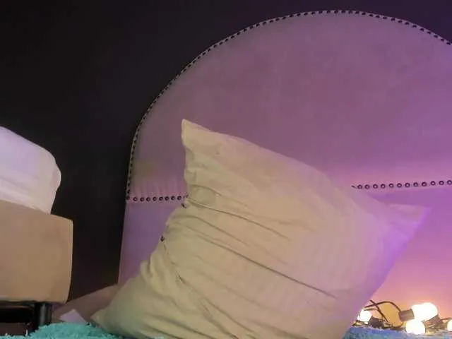 Kendall-19 on BongaCams