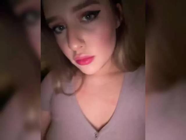 L0lly-D0lly — It turns me on when my viewer gets immense pleasure from watching my broadcasts, photos and videos.