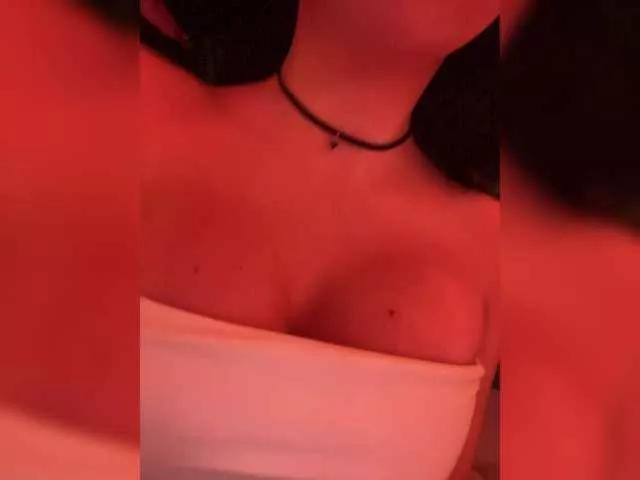 Offline LadyOfDesire on BongaCams