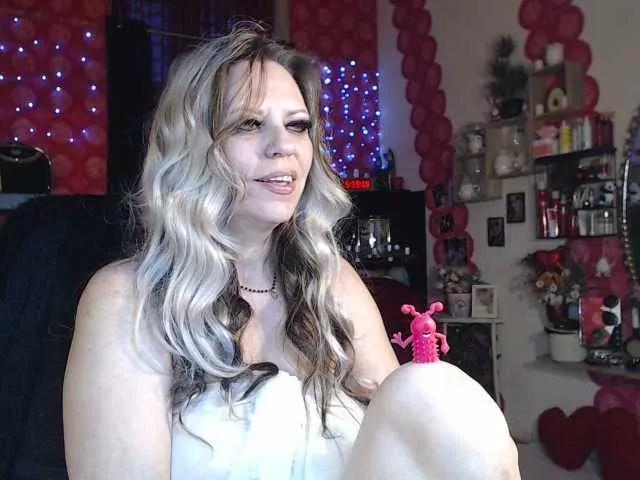 Offline LadyVelvet on BongaCams
