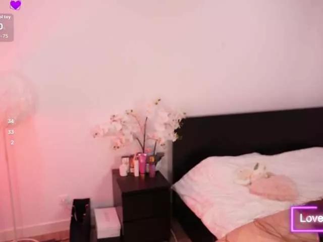Offline LilyColins on BongaCams