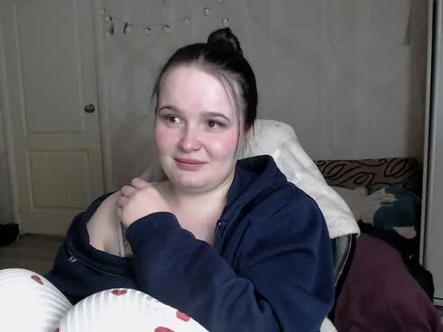 Lizzi-Peach on BongaCams