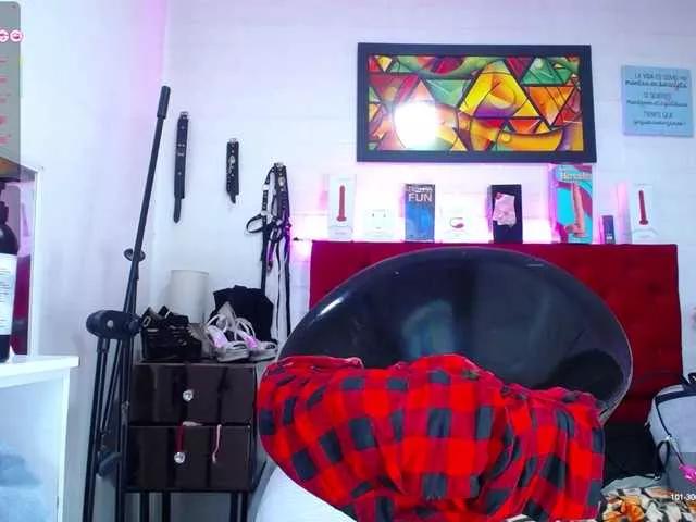 Offline louise-nails on BongaCams