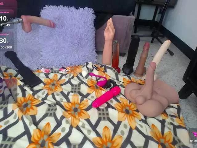 Offline louise-nails on BongaCams