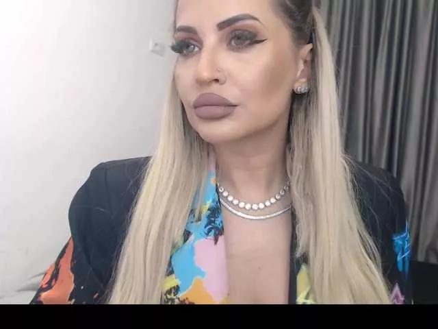 lovelyblondyx