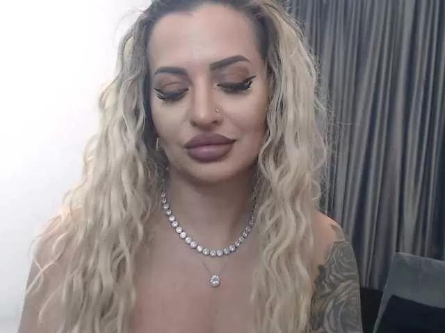 lovelyblondyx
