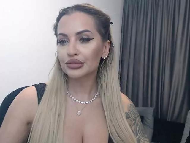 lovelyblondyx