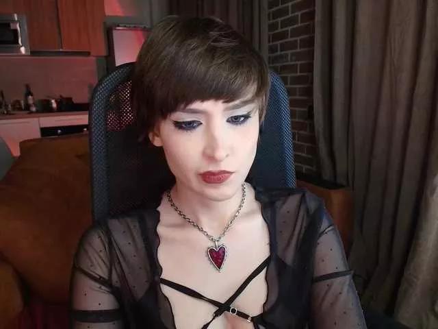 Offline lunelucy on BongaCams