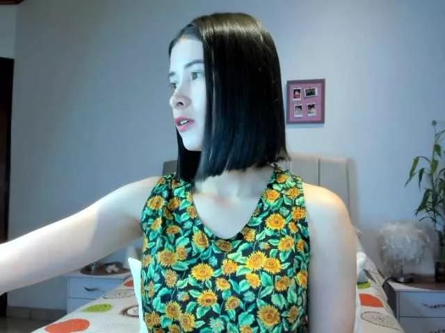 Offline macarena-60 on BongaCams