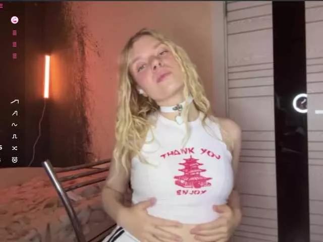 MargueritaMusto — Hot conversations, striptease