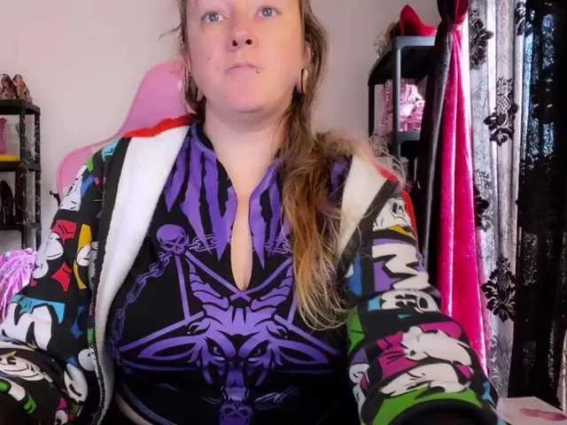 NylonQueen on BongaCams
