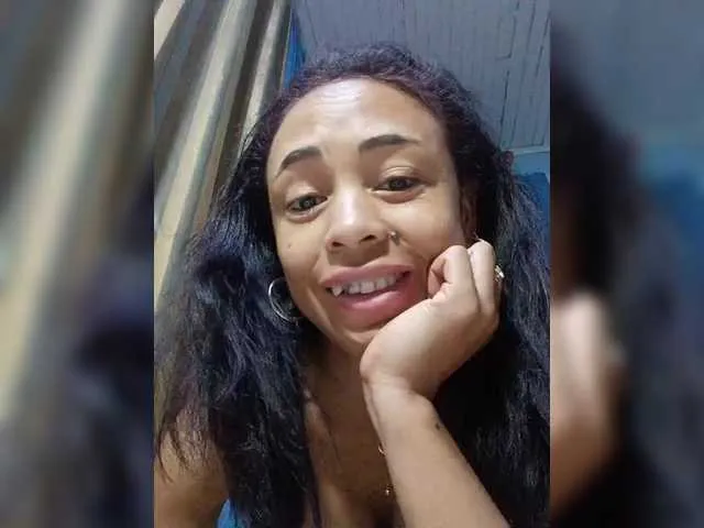 Roxanne03 on BongaCams