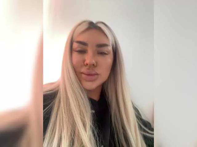 BongaCams SarahStone is Freechat SarahStone — I can make you so hard with just my words or my moans.