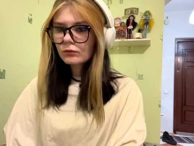 SIMONA-CHARON — Hi, I'm new here.  stand up and show my breast @remain tk