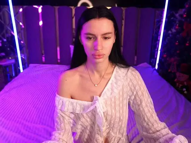 SnowWhiteee on BongaCams