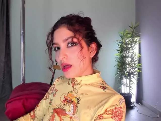 Zoe-s — I get turned on by the gaze that truly admires, the words that tease without touching, and the slow game where desire builds bit by bit... I'm addicted to elegant attention and a mind that seduces before the hands do.