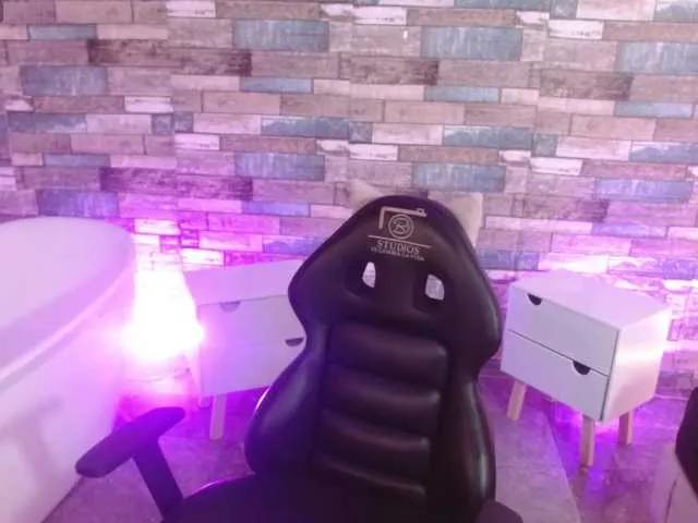 Offline ZURY-TAY on BongaCams