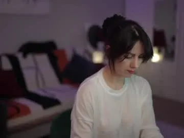 _blackbee_ — topless and play with tits for 5 min [1466 tokens left]  #erotic #smile #natural #dance