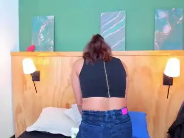 aliceandsia on Chaturbate