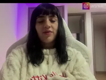 annie_snow_ on Chaturbate