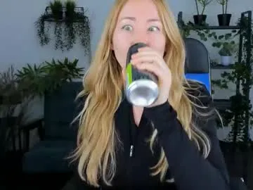 astramonroe on Chaturbate