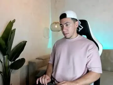 bastian_franco01 — Let yourself be carried away by pleasure and domination! #muscle #findom #feet - Naked and Dick hard! - #pvt #bdsm #daddy #braces