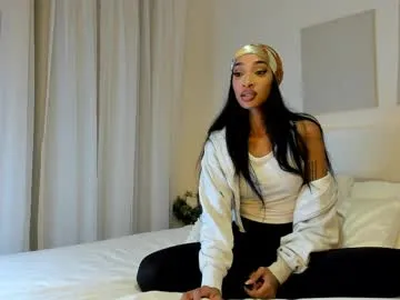cinnamon_lips07 on Chaturbate