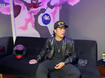 dhamyan_wang — Hi, I'm new here. Come and enjoy this provocative atmosphere. #sexy #socks #latino #new #feet