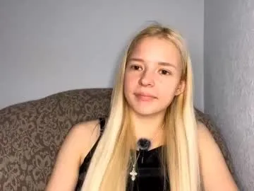 diamondtraverse — Show feet! #18 #new #shy #cute #teen [7 tokens remaining]